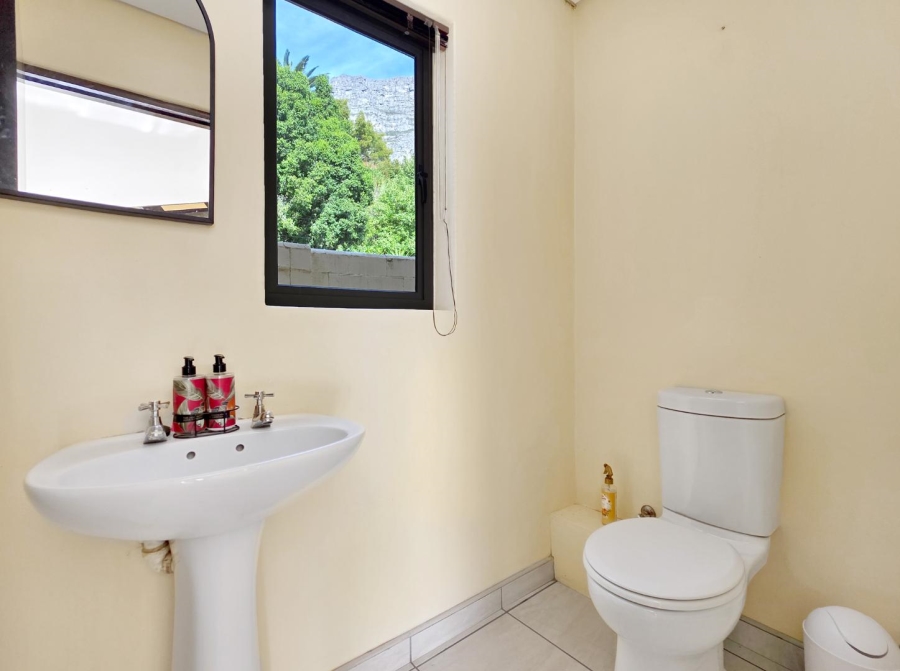 To Let 4 Bedroom Property for Rent in Oranjezicht Western Cape